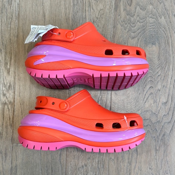 NWT Women’s Crocs Mega Crush Clog Lava US size W6 - Picture 3 of 6